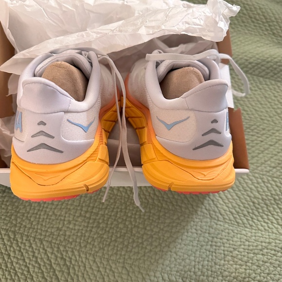 Arahi 6 Hoka everyday running shoe 1123195 - Picture 9 of 10